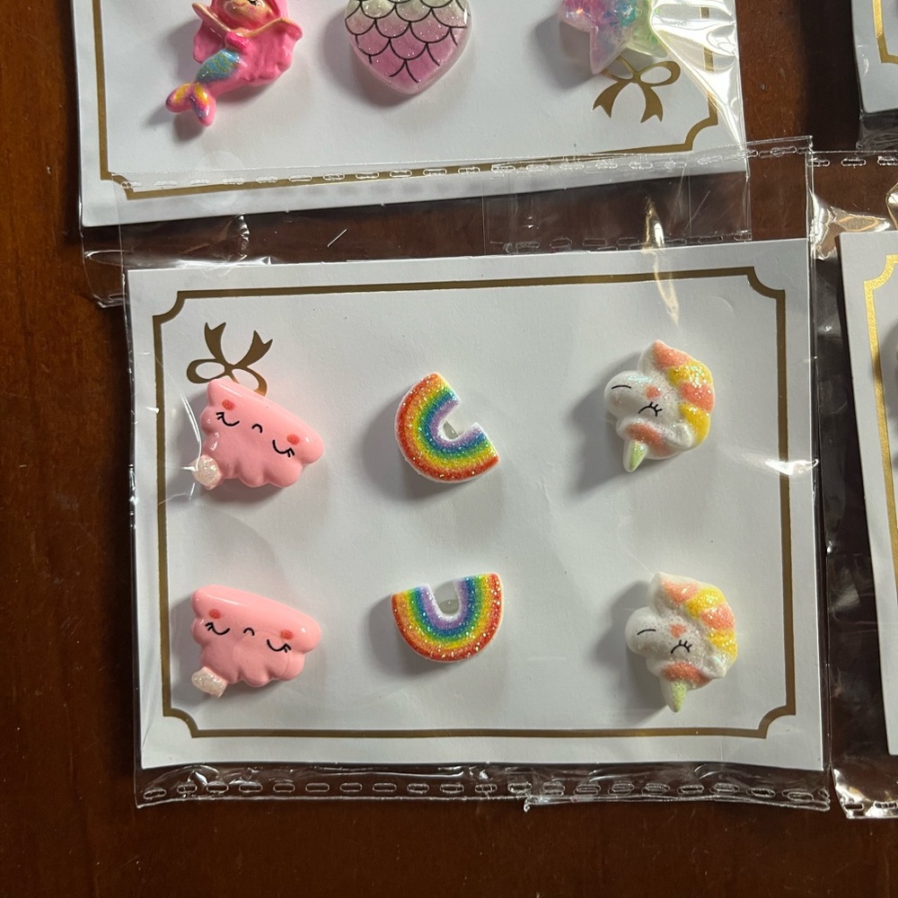 16 pairs of girls magnetic Earring Sets - Picture 3 of 7